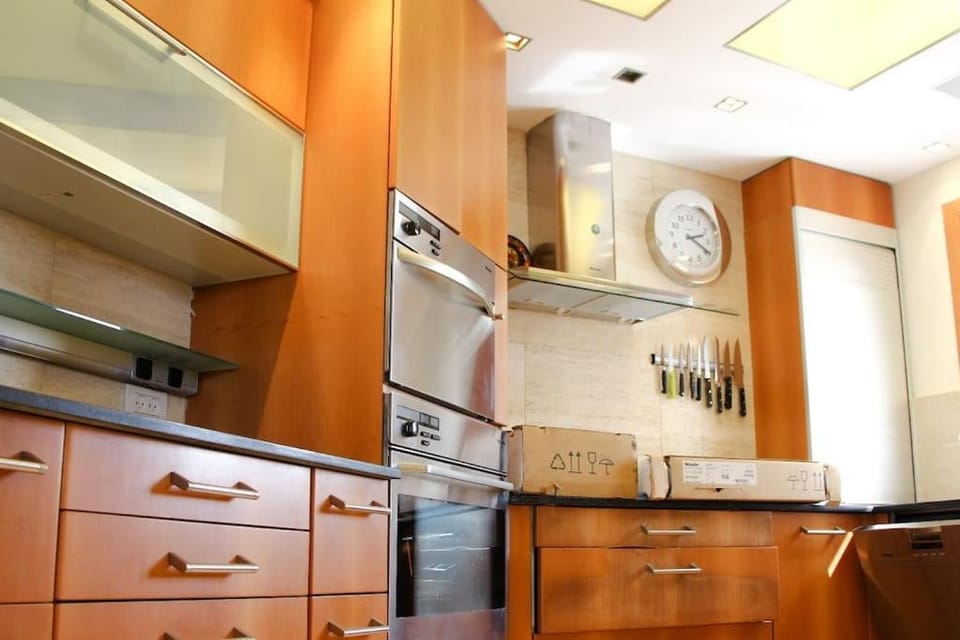 Kitchen or kitchenette, dishwasher, oven, pet friendly, stove
