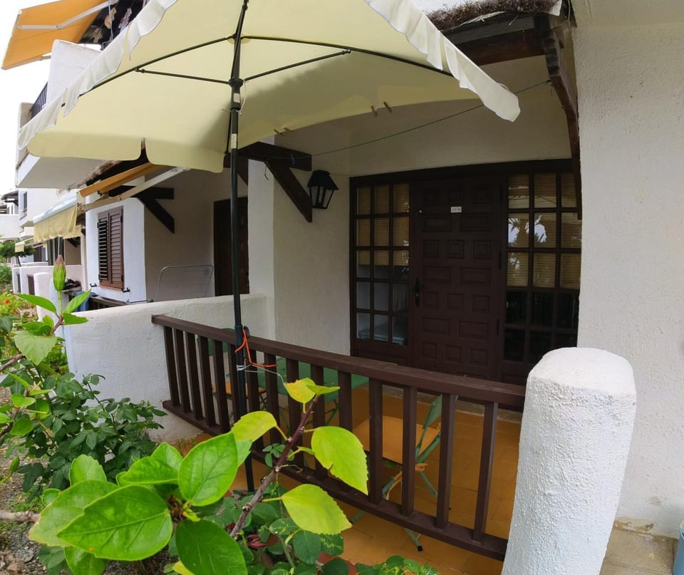 Facade/entrance, Balcony/Terrace