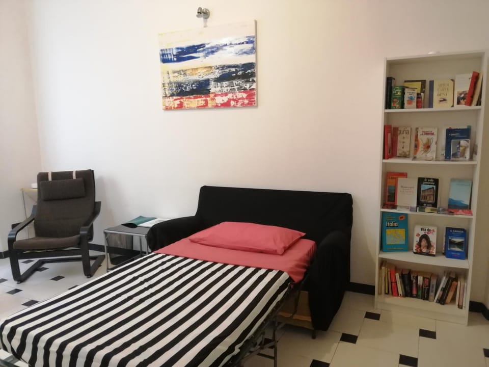 Bed, Living room