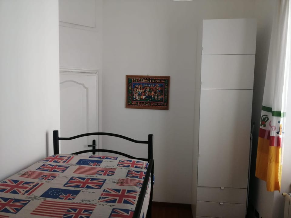 Bedroom, children, older children, wardrobe