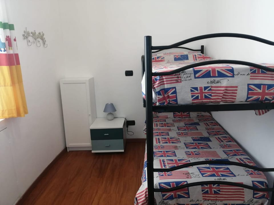 Bed, Photo of the whole room, Bedroom, bunk bed