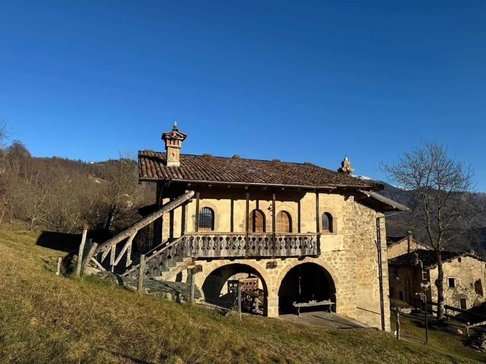DOSSENA Dimora Storica Al Lac Conte Tomaselli Nature lodge in Lombardy