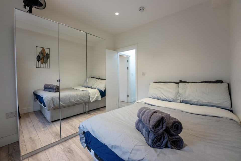 Bed, Bedroom, towels, wardrobe