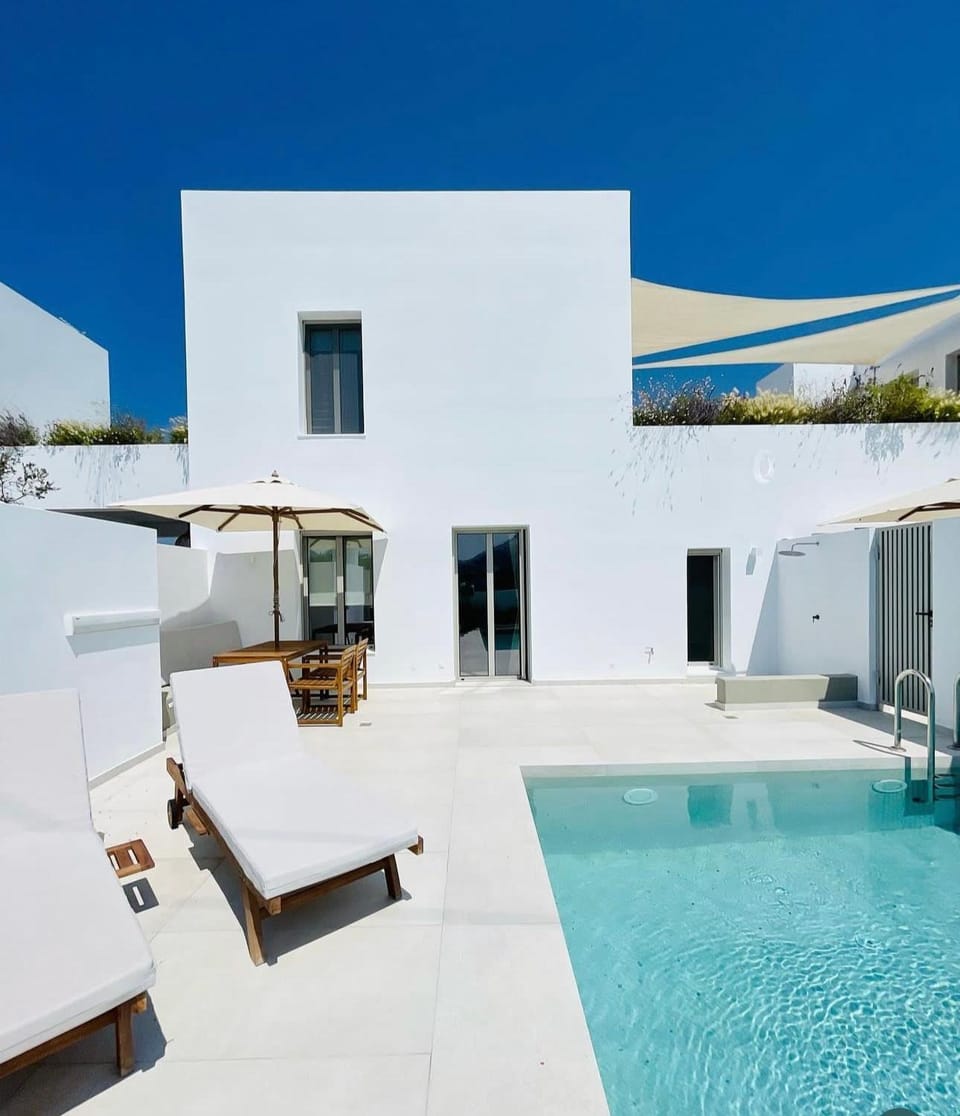 Pool view, Swimming pool, sunbed
