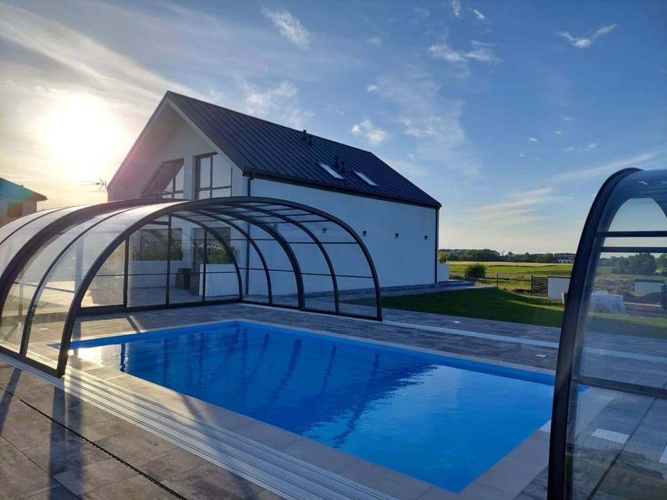 Property building, Day, Pool view, Swimming pool, sunbed