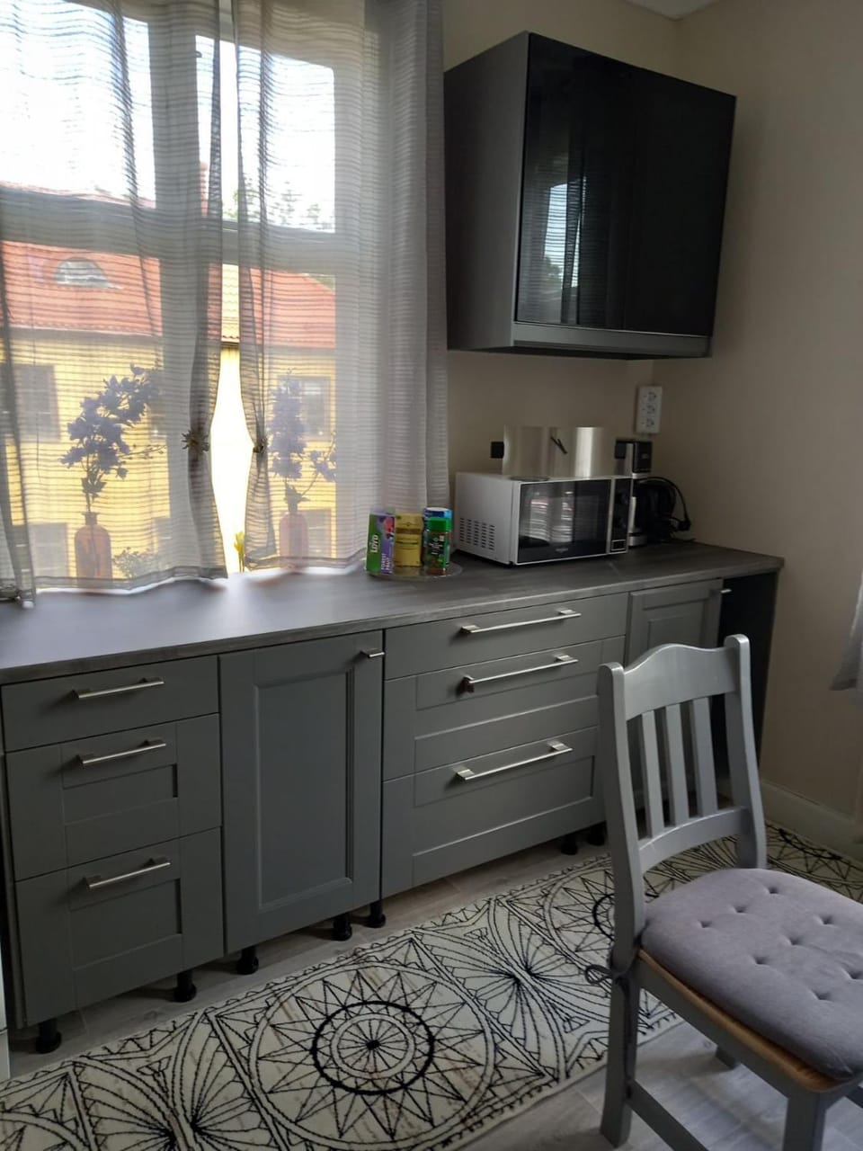 Kitchen or kitchenette, oven