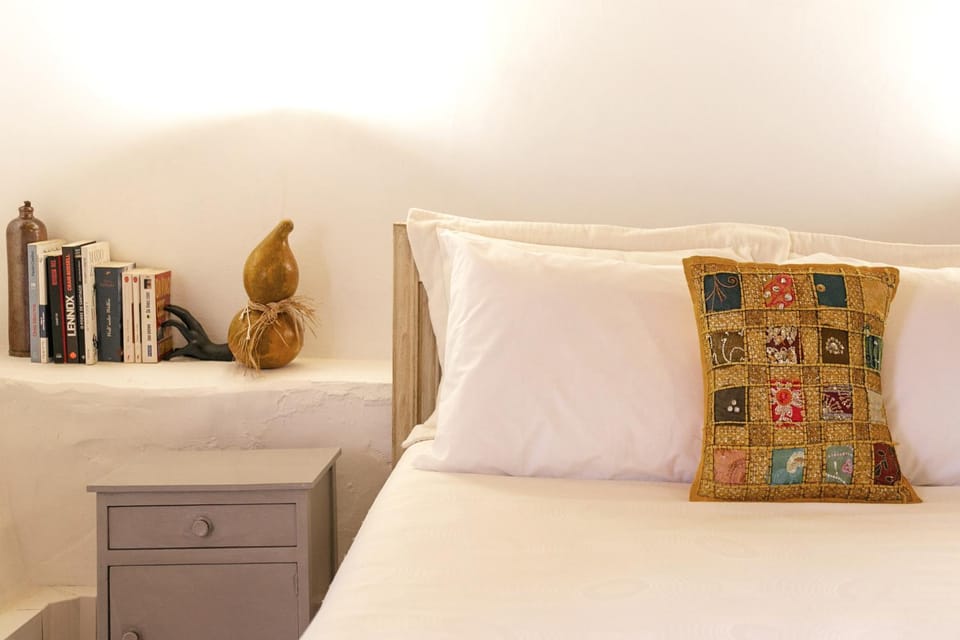 Bed, Photo of the whole room, Decorative detail, Bedroom