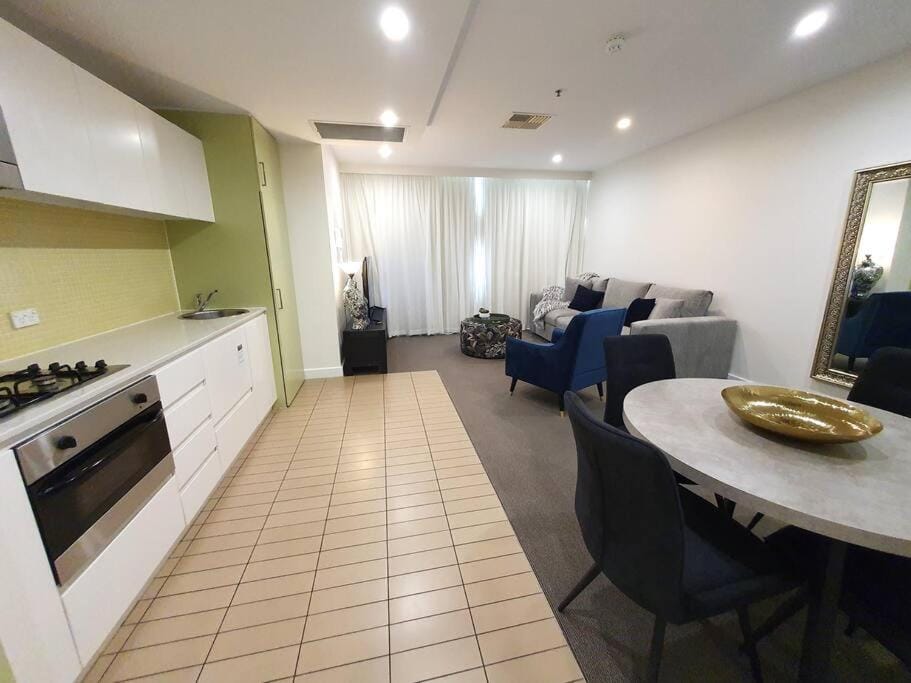 Kitchen or kitchenette, Living room, Seating area, Dining area, minibar, pet friendly, stove