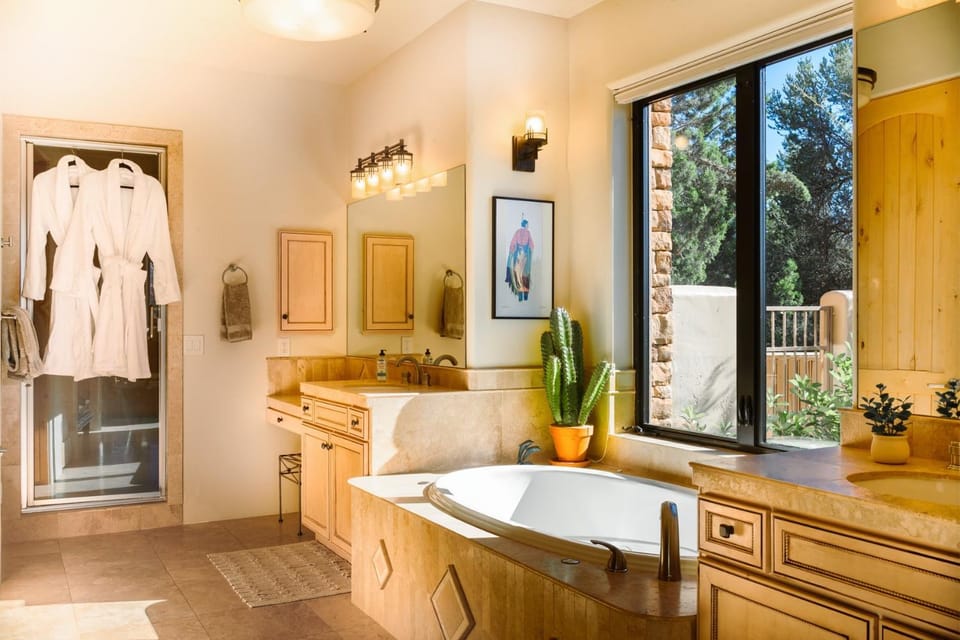 Hot Tub, Bathroom