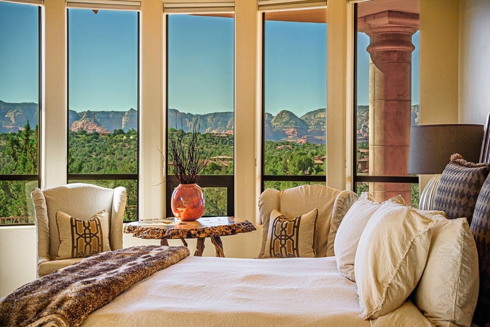 Bed, View (from property/room), Seating area, Bedroom, Mountain view