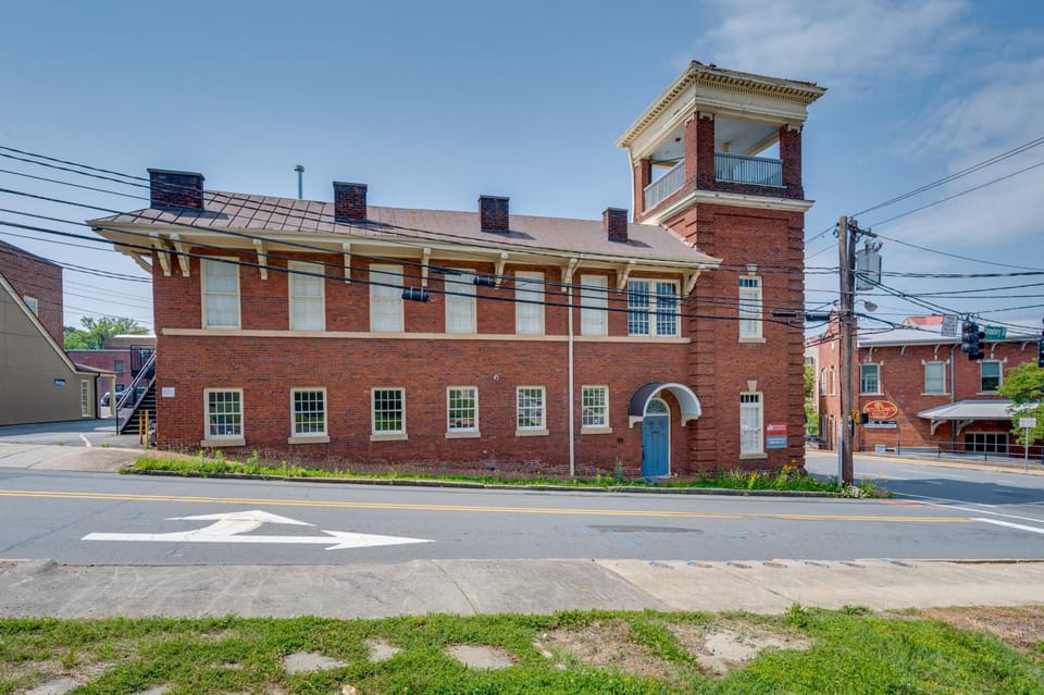 Downtown Winston-Salem Condo w/ Private Library! House in Winston-Salem