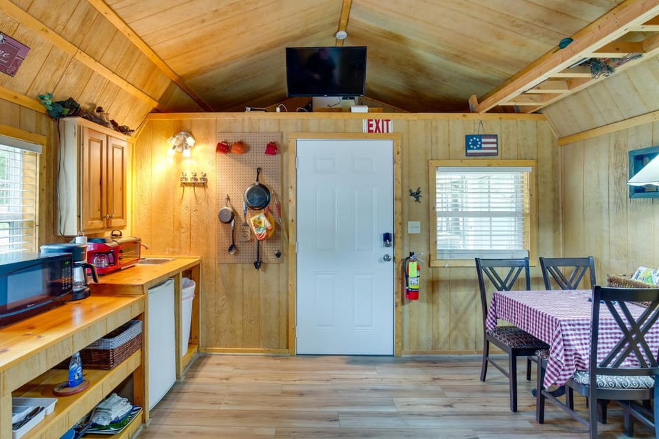 Lake Fork Studio Cabin w/ Dock + Boat Ramp! Cabin in Texas