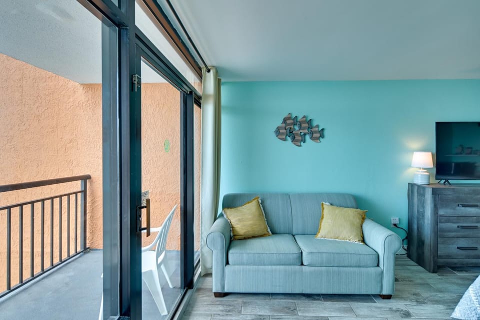 Oceanfront Studio w/ Pool Access in Myrtle Beach! Apartment in Myrtle Beach