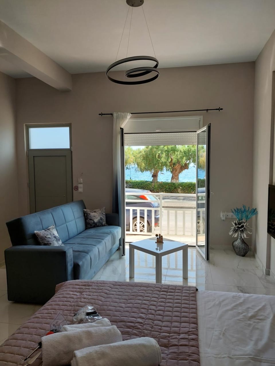 Bed, View (from property/room), Photo of the whole room, Seating area