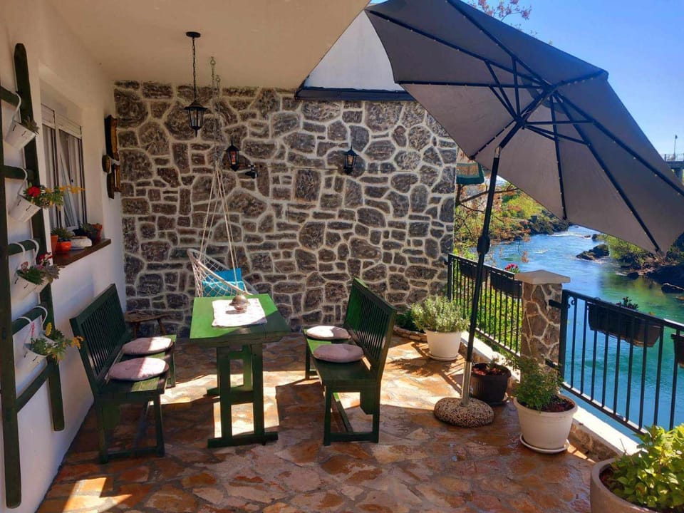 Patio, Location