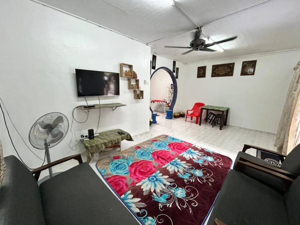 TV and multimedia, Living room, Seating area, Evening entertainment