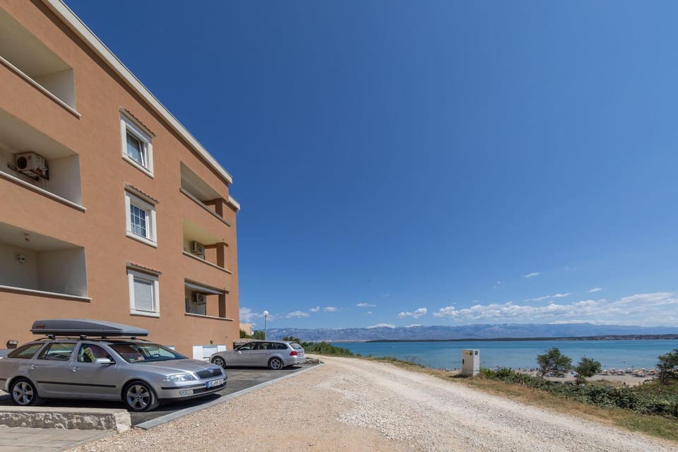 Property building, Facade/entrance, Off site