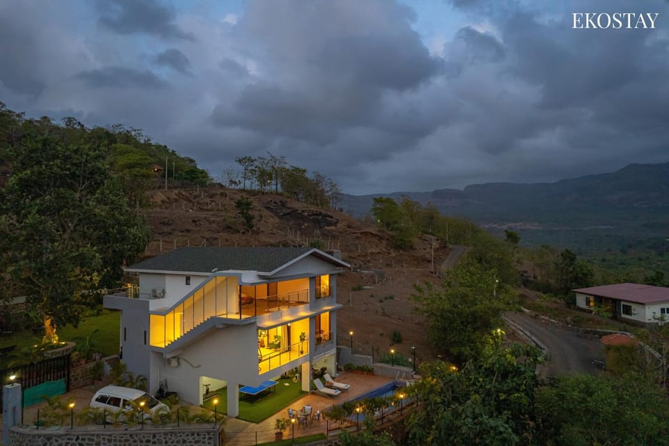 Property building, Day, Natural landscape, Mountain view