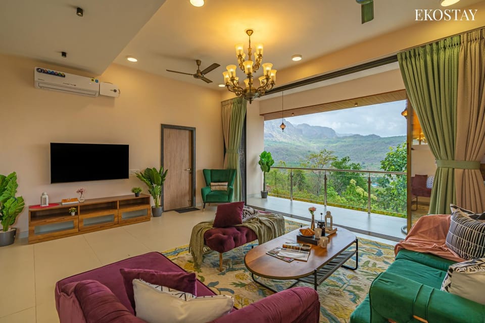 Natural landscape, TV and multimedia, Living room, Seating area, Evening entertainment, Mountain view, air conditioner