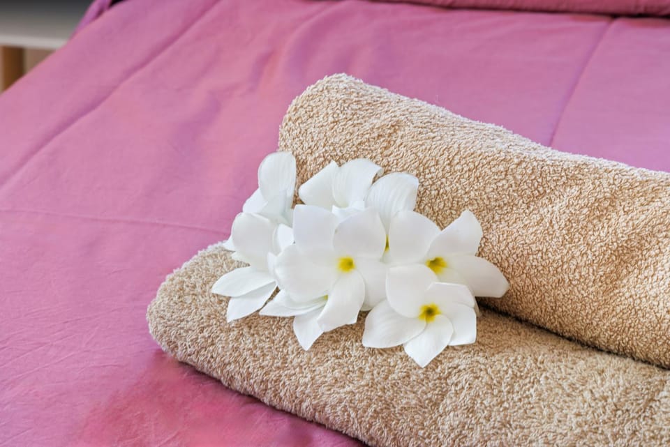 Bed, Bedroom, towels
