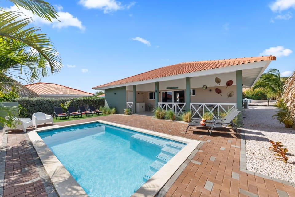 Day, Garden, Swimming pool, sunbed