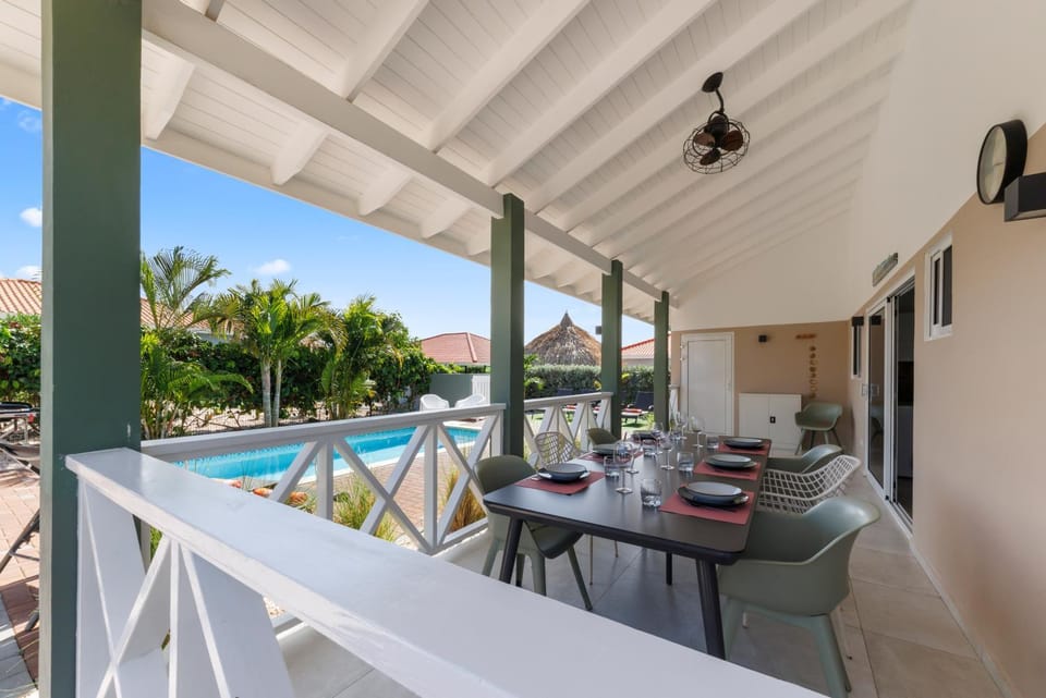 Balcony/Terrace, Dining area, Swimming pool
