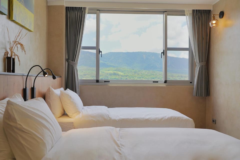 Bed, Natural landscape, Photo of the whole room, Bedroom, Mountain view
