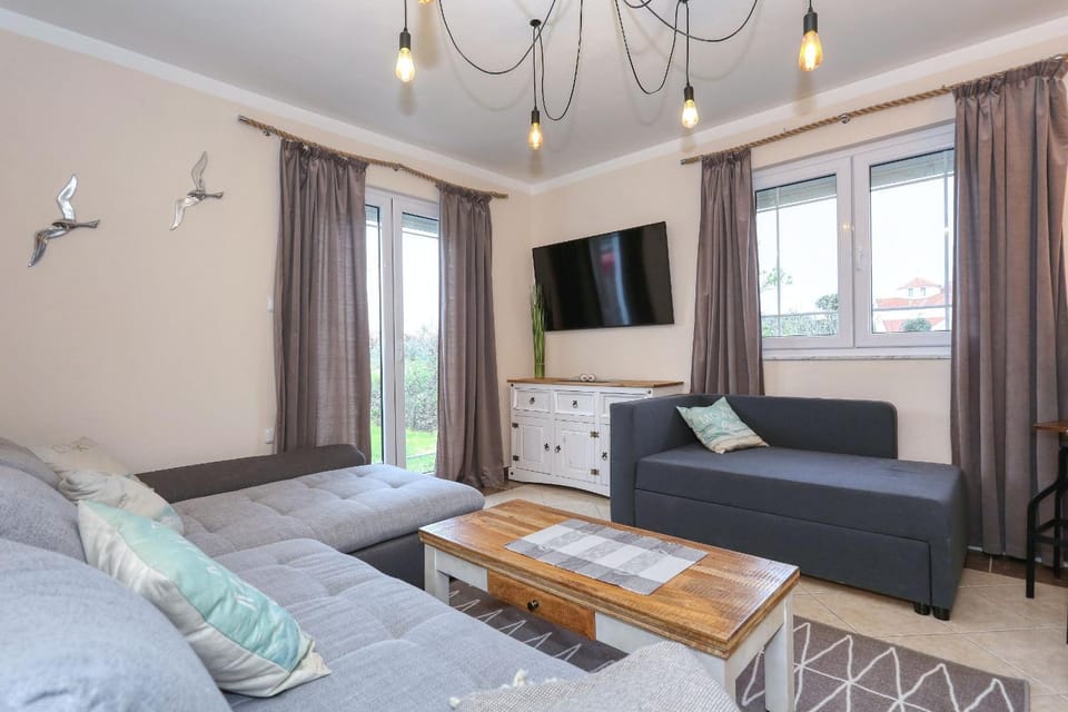 Bed, Living room