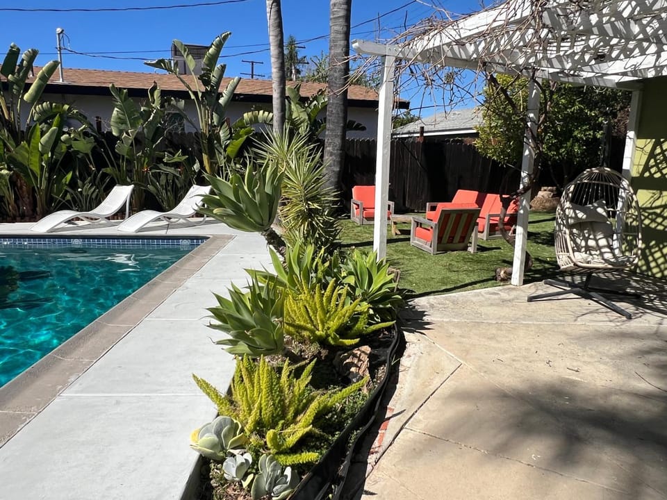 Villa La Verde - Newly Designed 4BR Villa with Pool & Guesthouse by Topanga Villa in Woodland Hills