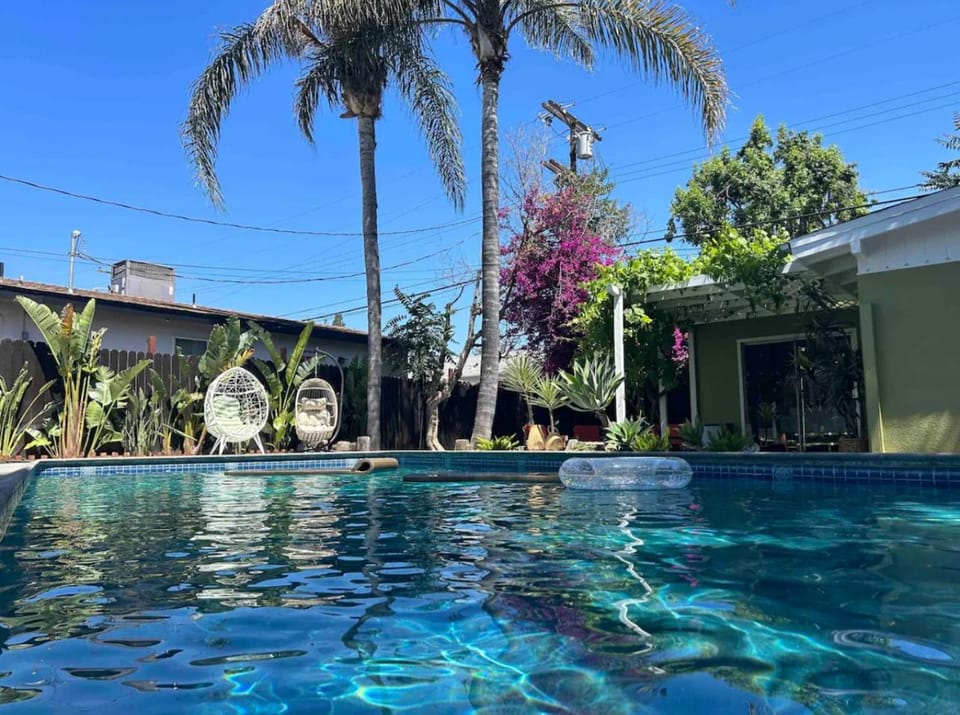Villa La Verde - Newly Designed 4BR Villa with Pool & Guesthouse by Topanga Villa in Woodland Hills