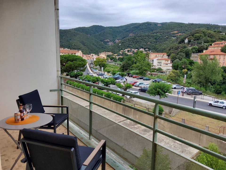 Day, Balcony/Terrace, Dining area, City view, Mountain view, Location