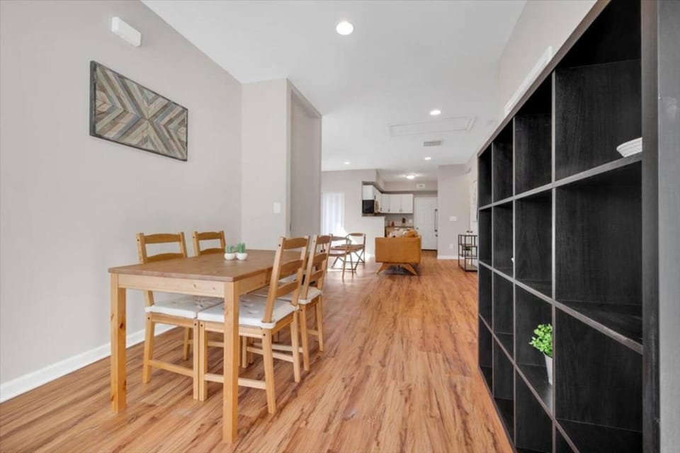 Seating area, Dining area