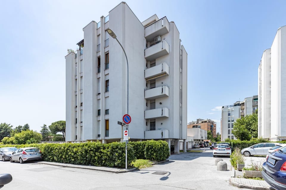 Property building, Neighbourhood