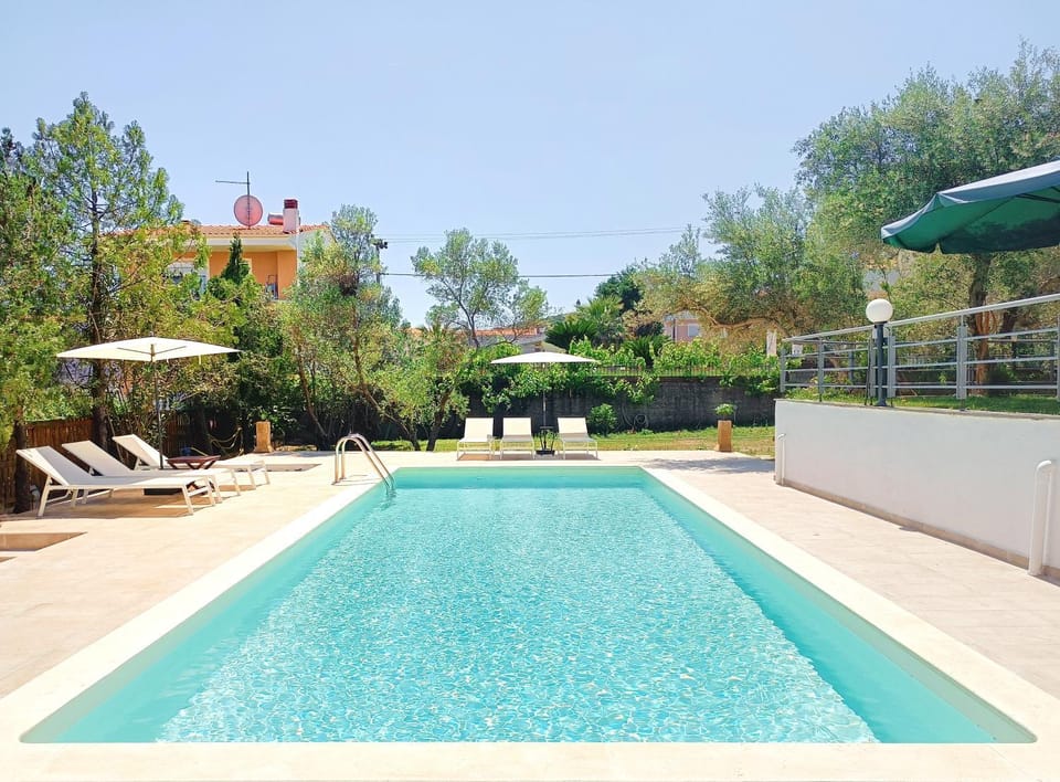Garden, Garden view, Pool view, Swimming pool, sunbed