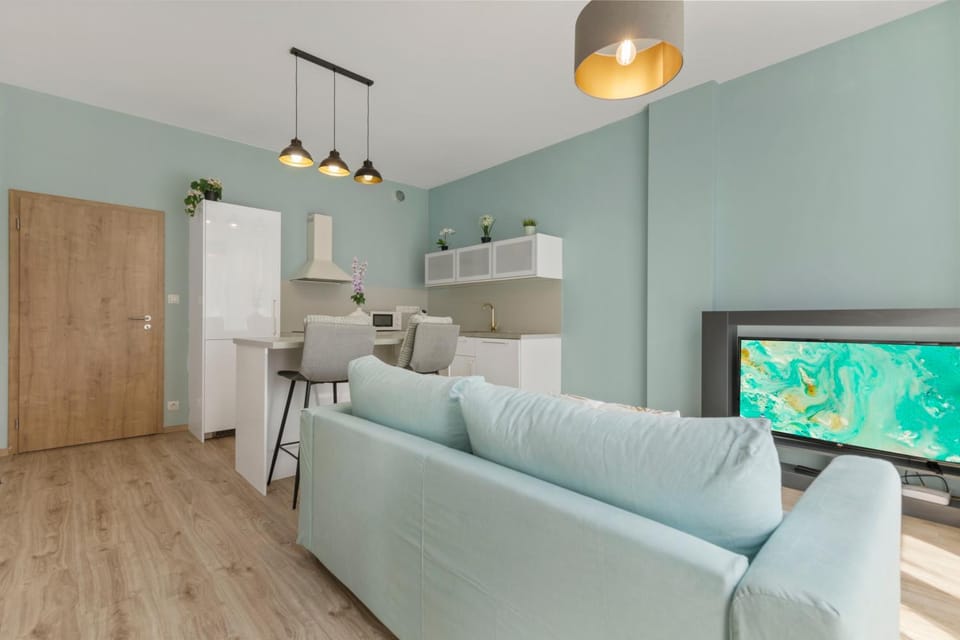 TV and multimedia, Kitchen or kitchenette, Living room, Seating area, Dining area