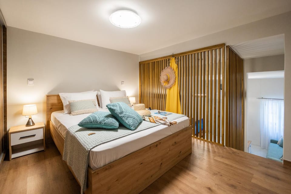 Bed, Photo of the whole room, Bedroom, towels, wardrobe