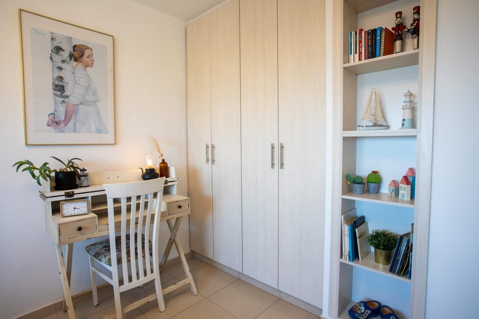 Bedroom, wardrobe
