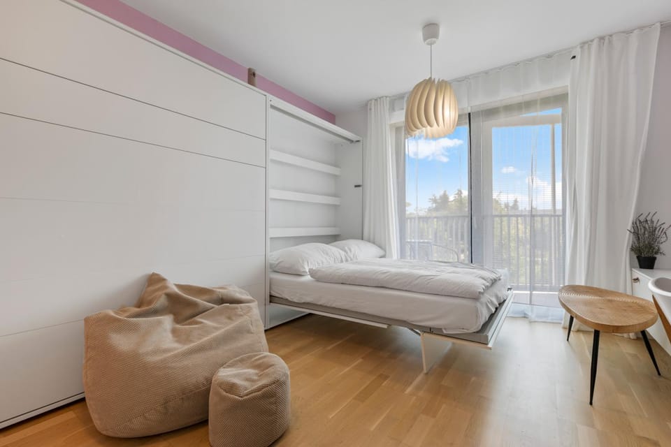Bed, Living room, Photo of the whole room, Seating area, Bedroom, towels