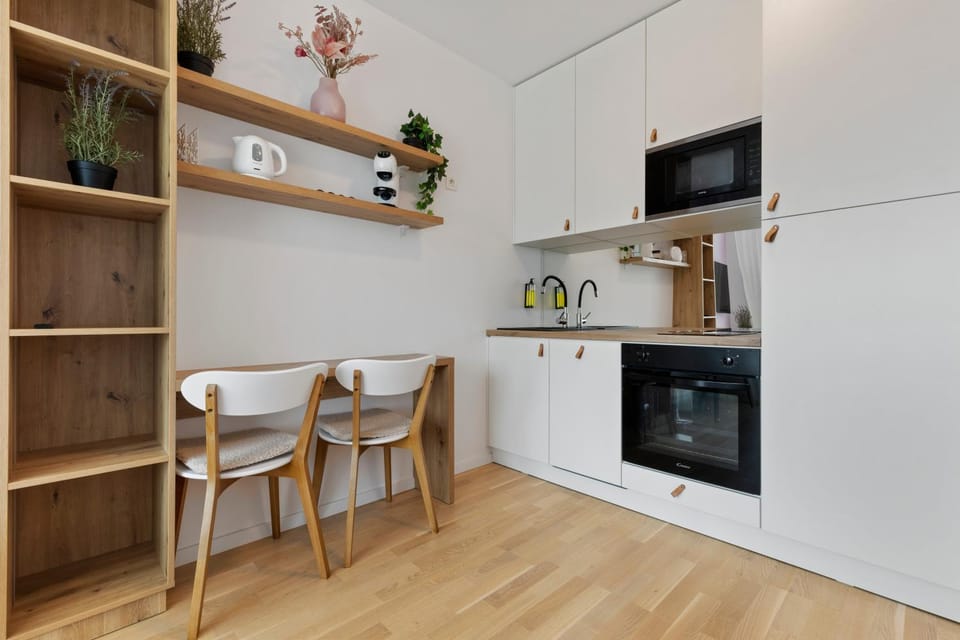 Kitchen or kitchenette, Dining area, minibar, pet friendly