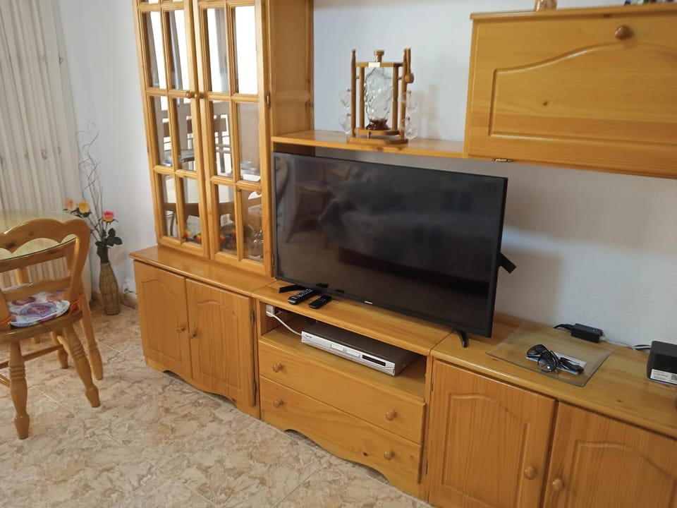 Communal lounge/ TV room, TV and multimedia, Living room, Seating area, Evening entertainment