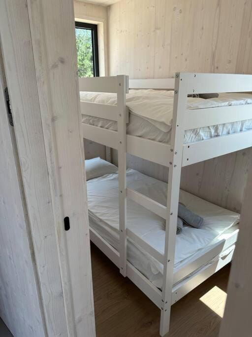Bed, bunk bed