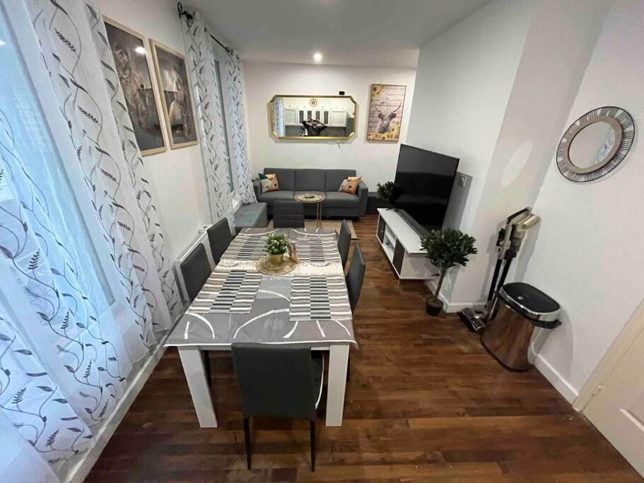 K3- Maison 2min RER 15min PARIS-EXPO 4 chambres/10 lits Villa in Île-de-France