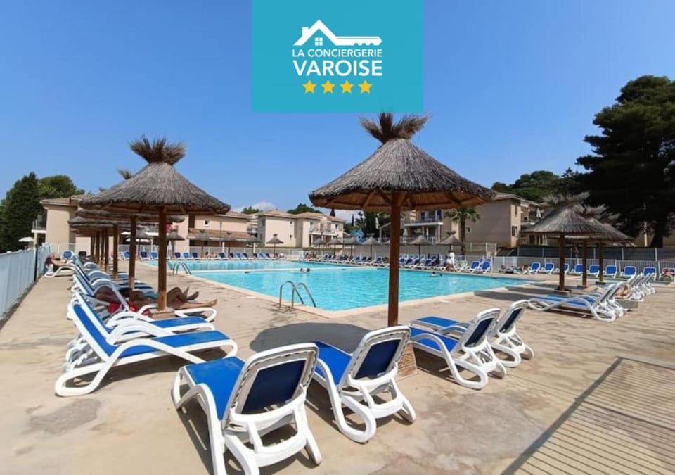 Day, Pool view, Swimming pool, Swimming pool, sunbed
