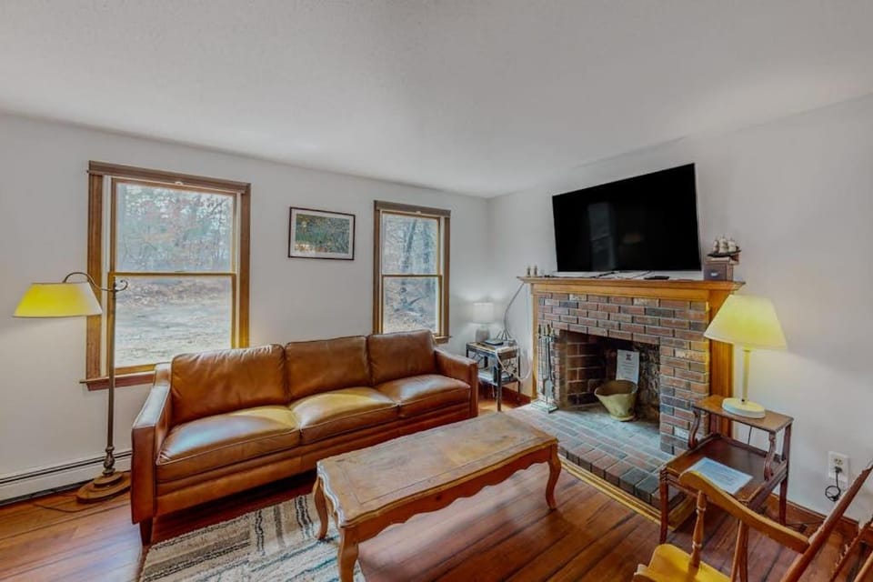 Oakwood Trail Cottage House in Eastham