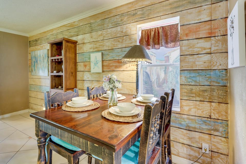 Deck, Fire Pit & Grill: Port Isabel Home! House in Port Isabel
