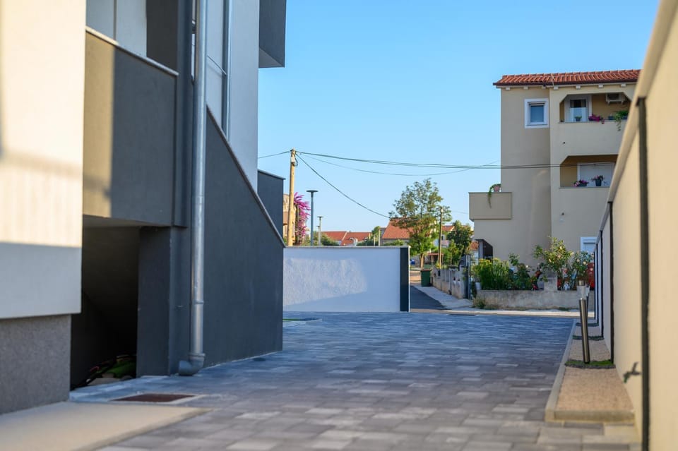 Day, Street view