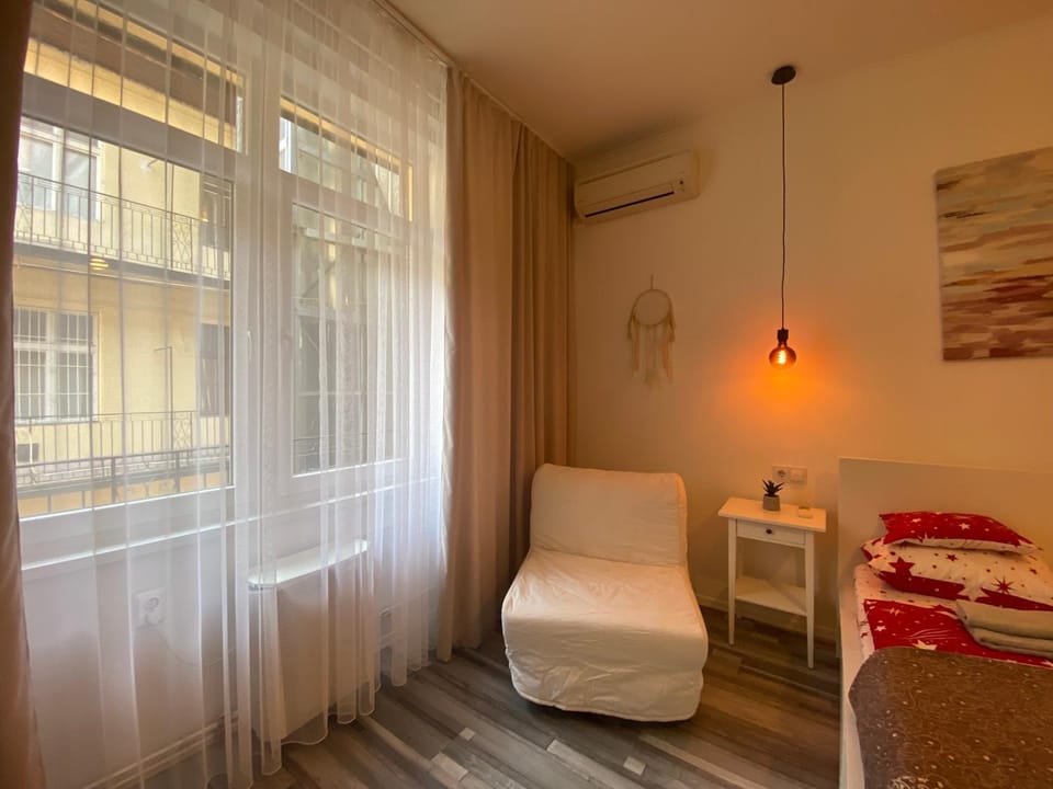 Bed, Photo of the whole room, Bedroom, air conditioner