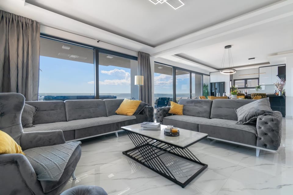 Lux Penthouse Panoramic View with jacuzzi Apartment in Makarska