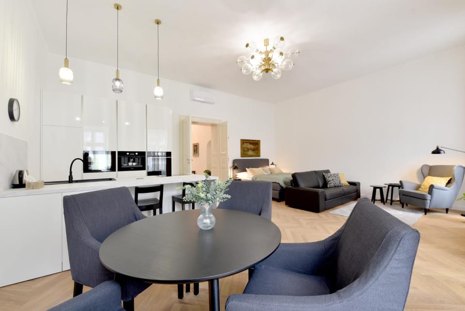 Kitchen or kitchenette, Living room