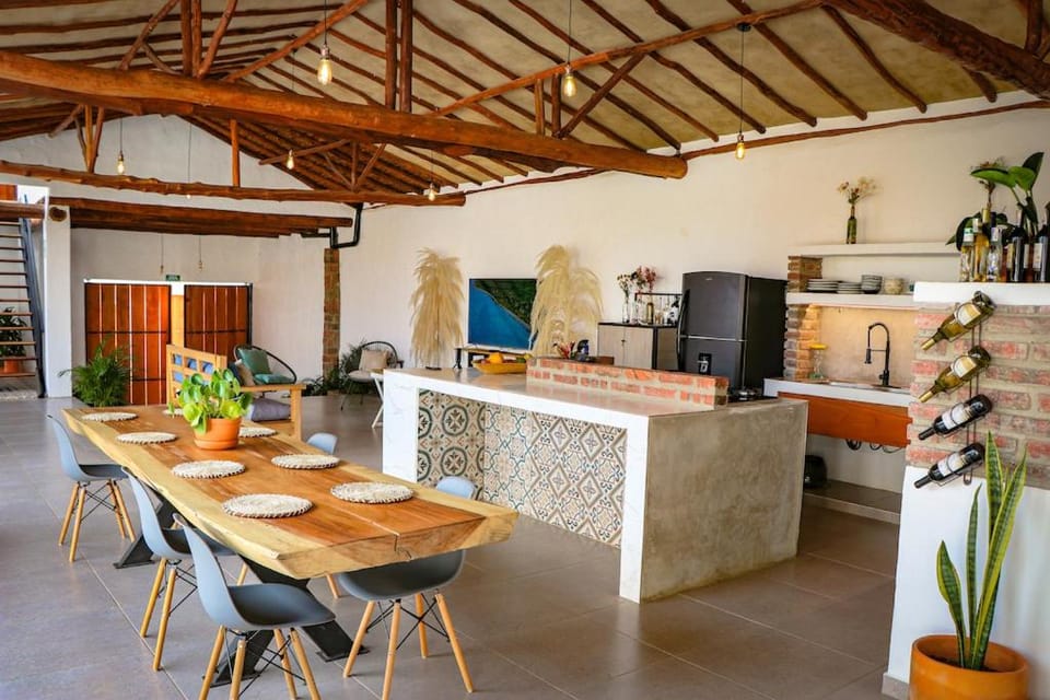 Kitchen or kitchenette, Food and drinks, Dining area